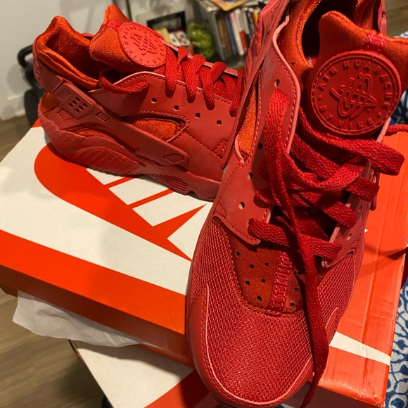 [SOLD] Nike “Triple Red” Huarache - Picture 4 of 11
